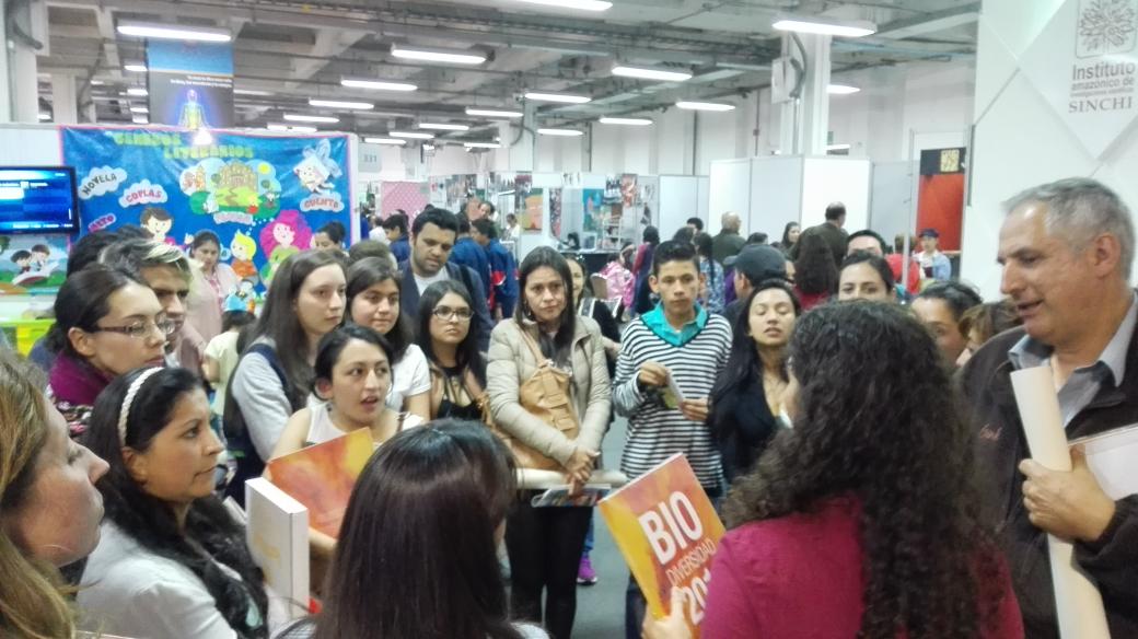 inst_humboldt's tweet photo. ¿No te llevaste el #Bio2014?, responde este trino con una selfie en nuestro stand y gana uno de nuestros libros. http://t.co/C2L8pXv2Zv