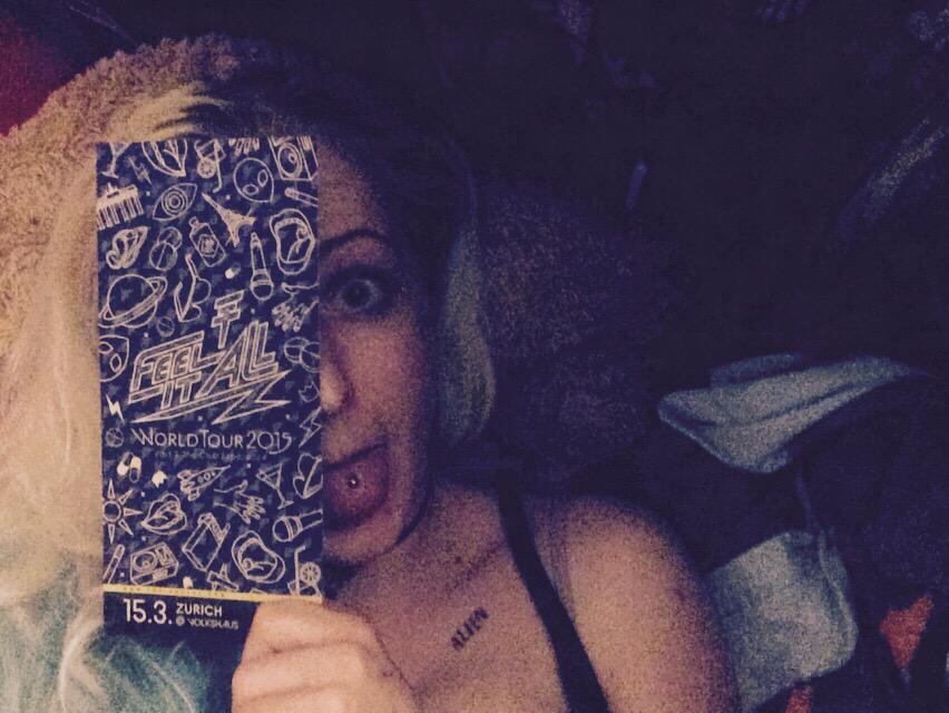 SwissAliens's tweet image. @tokiohotel Tom, did you recieved the embroidery done by my friend? Do you still have it? #asktokiohotel 😂😂😂