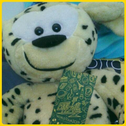 Dinouche's tweet image. @tokiohotel #asktokiohotel My cat is eating me.I'll die in a few minutes.If you could make a wish, wich it would be?