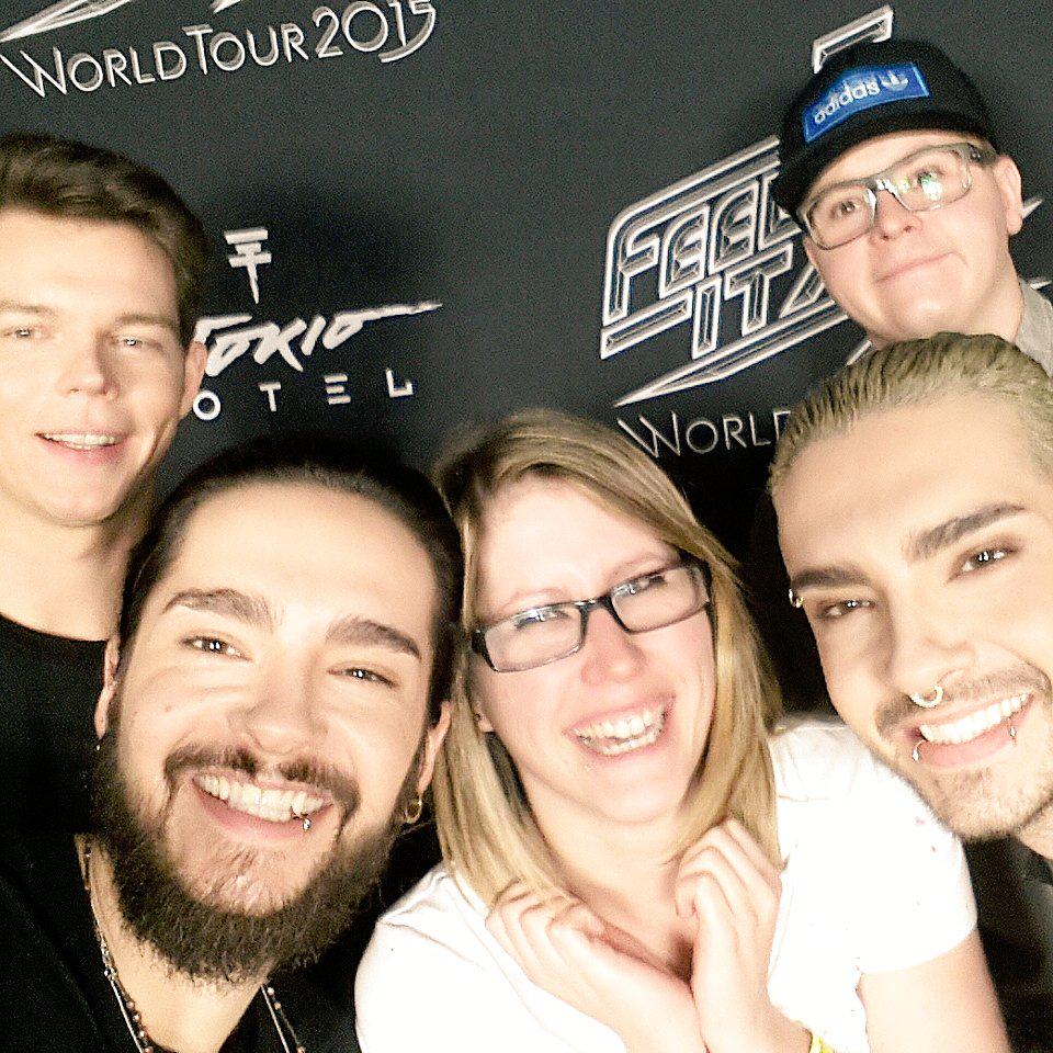fanny_simsim's tweet image. you remember me in paris?The girl who was doing a foolish can the first concert thislife?@tokiohotel #asktokiohotel