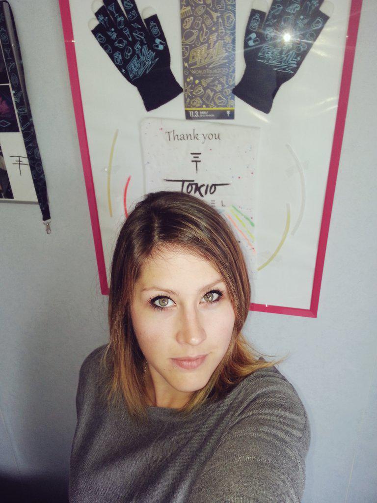 fanny_simsim's tweet image. you remember me in paris?The girl who was doing a foolish can the first concert thislife?@tokiohotel #asktokiohotel