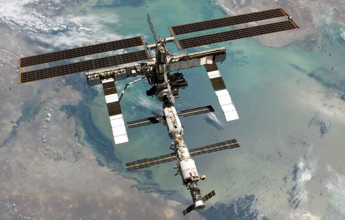 Discovery's tweet image. .@AstroSamantha is living the high life: fresh espresso is now available aboard the ISS &amp;gt;&amp;gt; dsc.tv/Muu8k