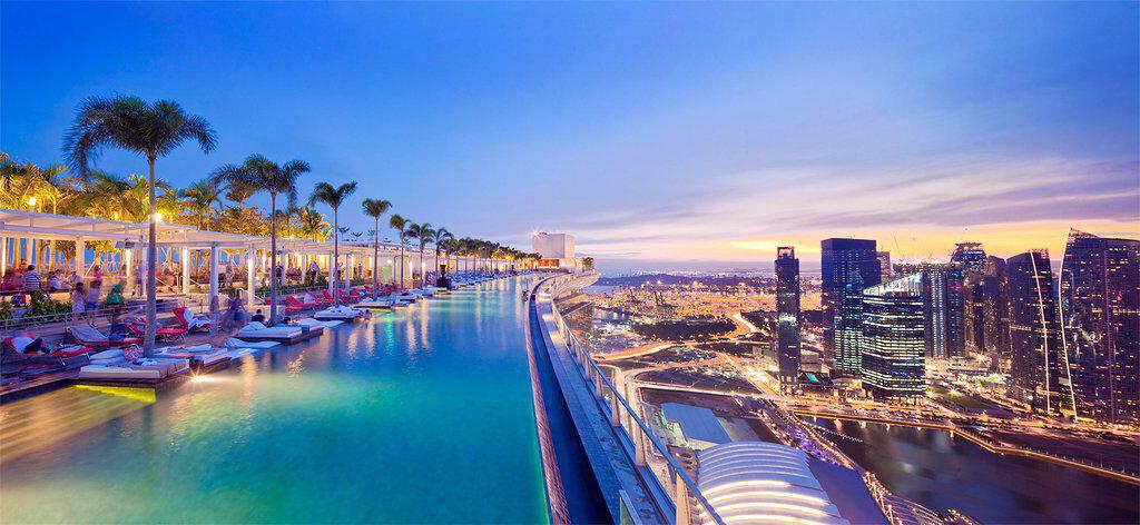 This rooftop pool 😍
