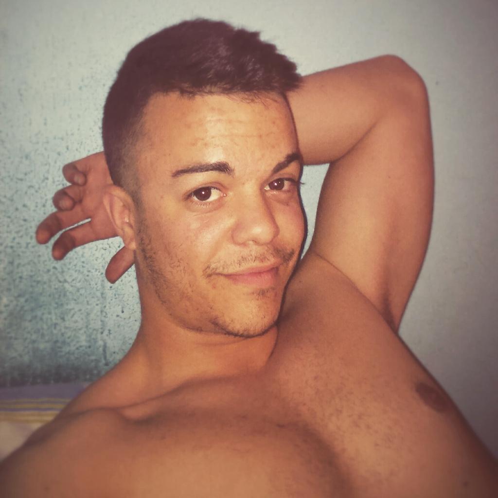 VictorgardezTMV's tweet photo. Más agusto que en brazos.. 😄 http://t.co/LSyecYkgUA