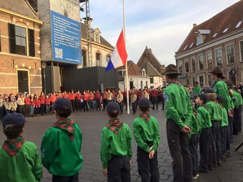 Stilstaan bij vrijheid en vrede.#4mei #dodenherdenking #scouting (foto: Martine Regterschot)
