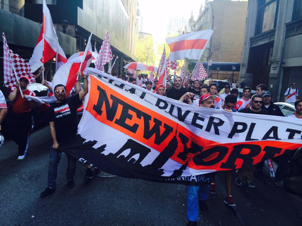 RiverPlateNY's tweet photo. Se perdió el partido, pero en el aguante te ganamos por goleada, ayer, hoy, siempre #RiverEsMundial #NewYorkEsDeRiver http://t.co/9V46zRZWrm