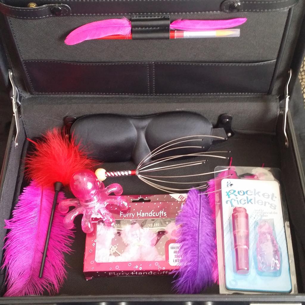 DirtyBriefcase's tweet photo. #Ticklersbriefcase tickle kit for the serious tickler  
DM for discount code yo http://t.co/tICRVIi9SE
