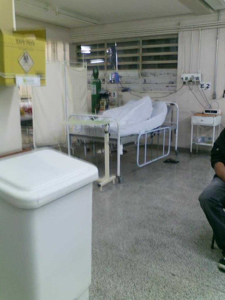 MMc356's tweet photo. @mpsp_oficial Denuncia na sexta-feira fui passar no PS de Osasco e funcionários me informou que não tem médico. http://t.co/J0UqKV4CB3