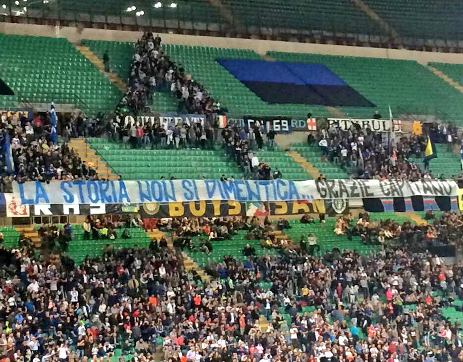 javierzanetti's tweet photo. Grazie a voi, Curva Nord. Siete e sarete sempre nel mio cuore nerazzurro! #JZ4Ever http://t.co/xwDp6MiBMg