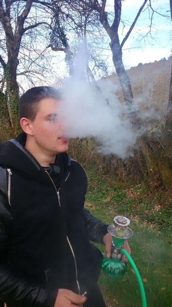 SBoschel's tweet photo. I love smoke weed 🇮🇴🇻🇪 et ouias les gen j'adore ça http://t.co/dev82uagum