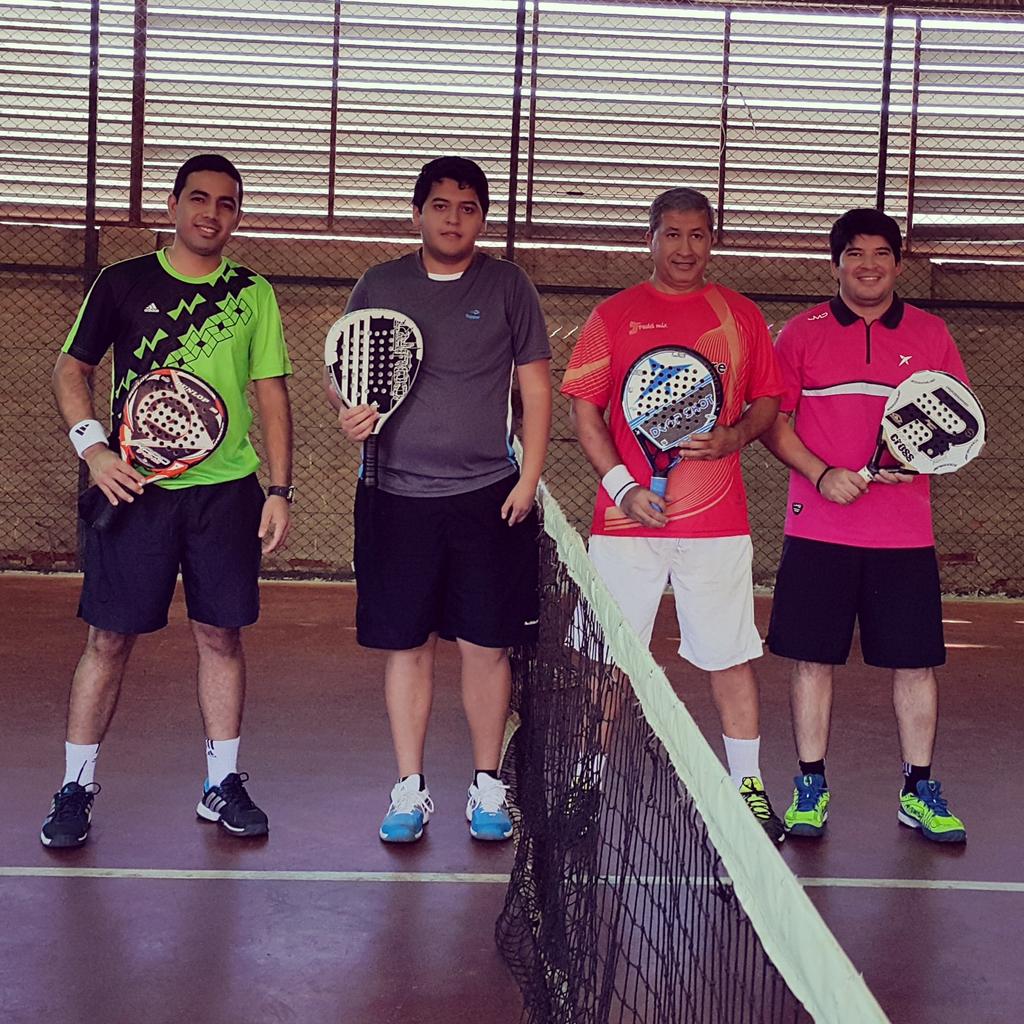 rodri_rios's tweet photo. Las ganas de superación están latentes, mi dupla @jr_rdd  2da fecha de la Federación Paraguaya de Padel #FEPARPA http://t.co/L3kKkFSrbC