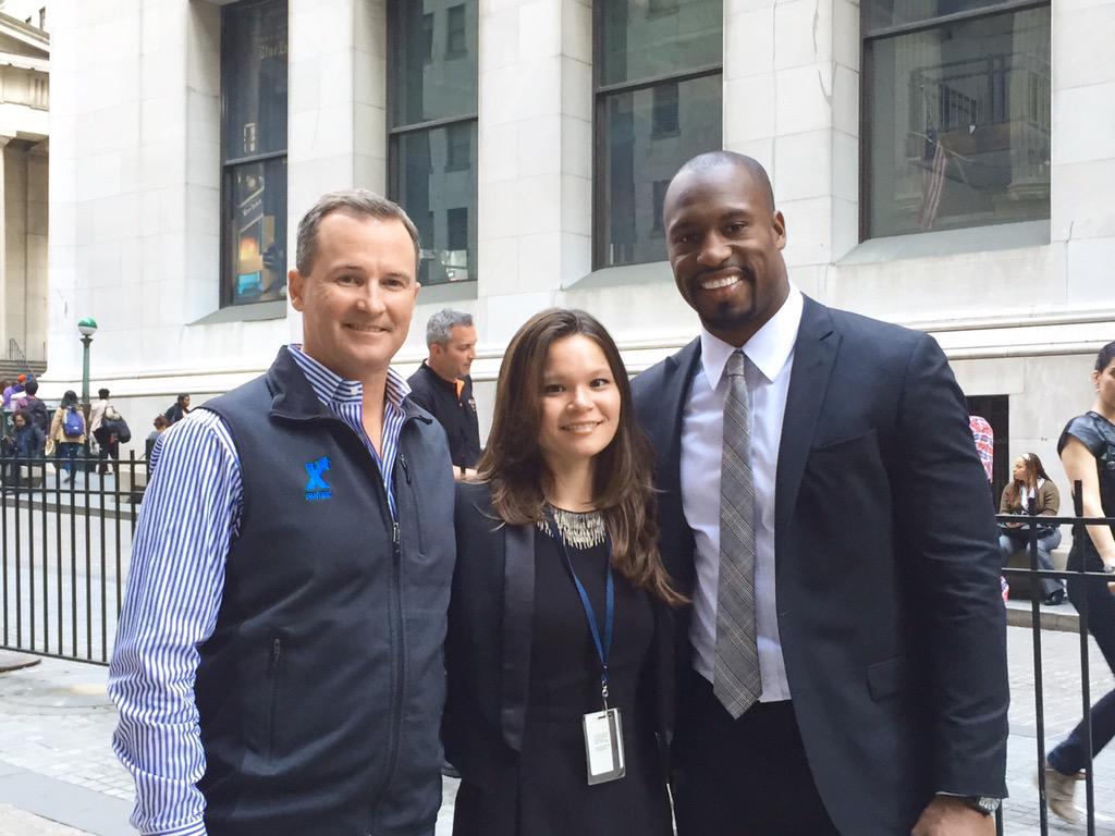 #49ers <a href="/vernondavis85/">Vernondavis85</a> came by! He and <a href="/Fantex/">Fantex</a> CEO <a href="/buckfrench/">Buck French</a> talked to <a href="/cnbc/">CNBC</a> about the "athlete stock exchange"