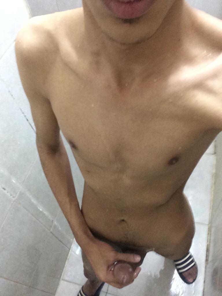 فيه سالب صغير ونحيف ونضيف يجي يتروش معي "