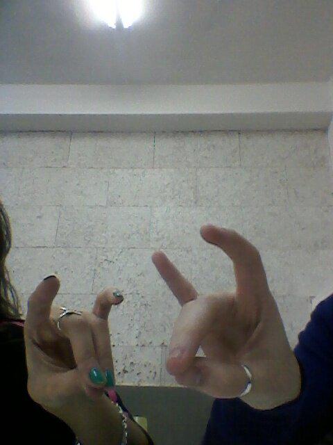 aliciaabernal's tweet photo. Hoy toca brindar por 100 millones de momentos como estos, y por tus geniales 20! Felicidades KinderChucheBombonGloria http://t.co/zZVhiQ9Xoe