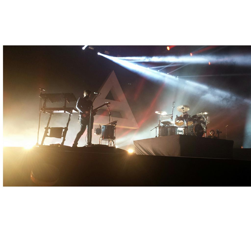natalieDoD's tweet photo. @30SECONDSTOMARS @tomofromearth &amp; @ShannonLeto on stage 😍 #MarsInPoland #lovelusttour @Athura @Tatt_ii @trinity_1975 http://t.co/XTvEpIKuHA