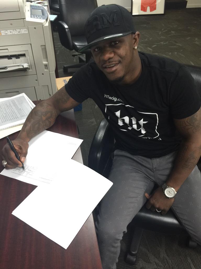 BellatorMMA's tweet photo. Excited to welcome KO artist @Young__Assassin to the #BellatorMMA family! @spike DETAILS: http://t.co/GrorhMRWW9 http://t.co/7d1CgELwSl