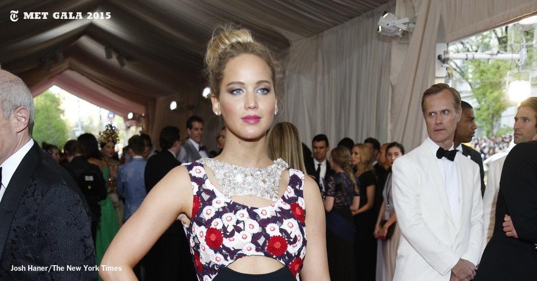 NYTFashion's tweet photo. Jennifer Lawrence on the #MetGala2015 red carpet. http://t.co/zJc5aKEWei http://t.co/zLLyqcTjUS