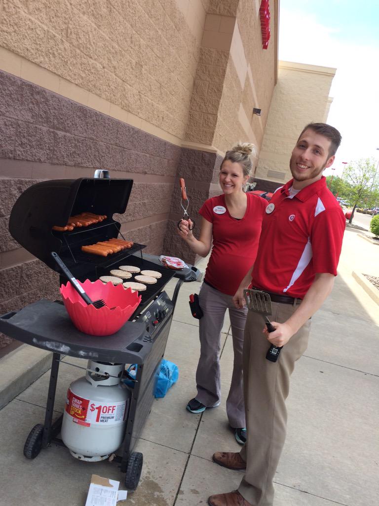 BTS Grill out! #iloveit #1211 <a href="/alissajjohnson1/">Alissa Pettit</a> <a href="/johnson_takara/">Takara Gulbrandson</a> @AP_GabbardCody