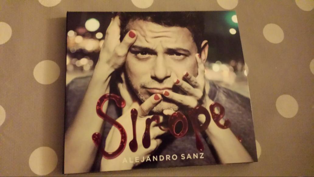 Ro_rocisima's tweet photo. Ya lo tengo en mis manos y en mis oidos! Formaste parte de nuestro comienzo y estarás hasta el final @AlejandroSanz http://t.co/flFtQAsVff