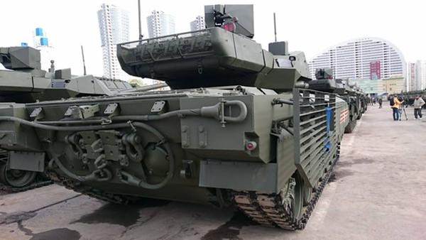 صور الدبابه الروسيه الجديده T-14 Armata  CEMm-dkWgAA5i_b