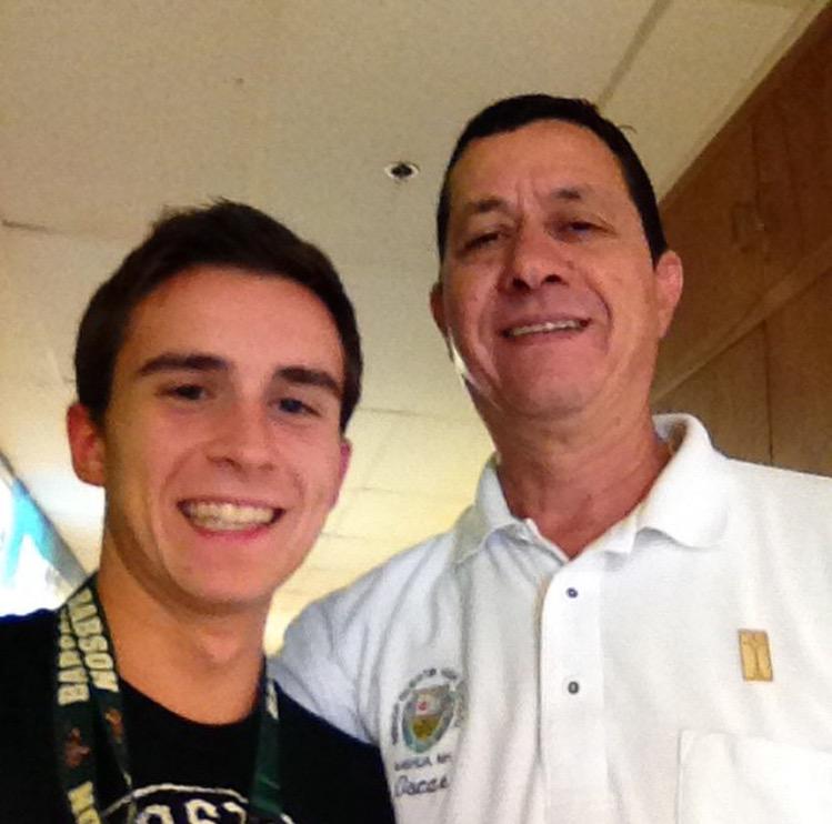 Vote4Fischer's tweet image. A friend to Oscar and friend to all, what more could you want in a student body president?