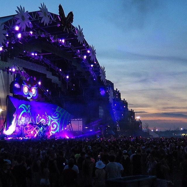 MKMDirty's tweet photo. #NP - Parade 98 (Original Mix) @jewelzandsparks
#HOF066
Escucha || http://t.co/bJN4cZ9N9t     
#PureRavers http://t.co/tWpYrNVj2p