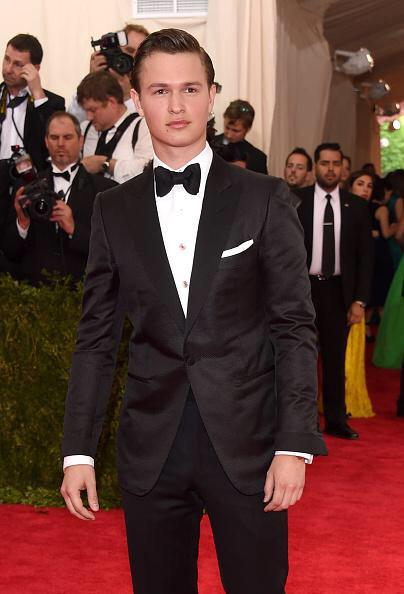 AnselElgortFR's tweet photo. Ansel au MET Gala http://t.co/2PWvkJcIEZ