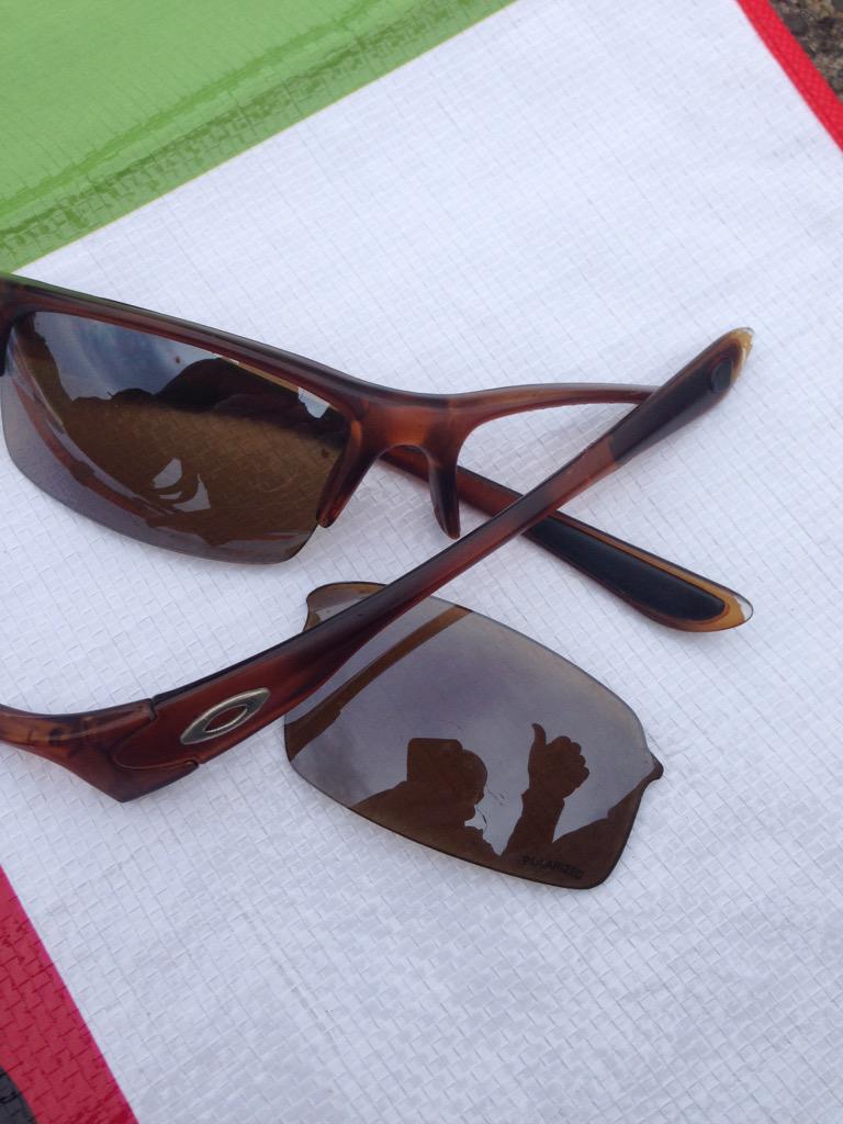 showT1237's tweet photo. 太陽出る前にサングラス壊れた😎 http://t.co/7s59a8MGuS