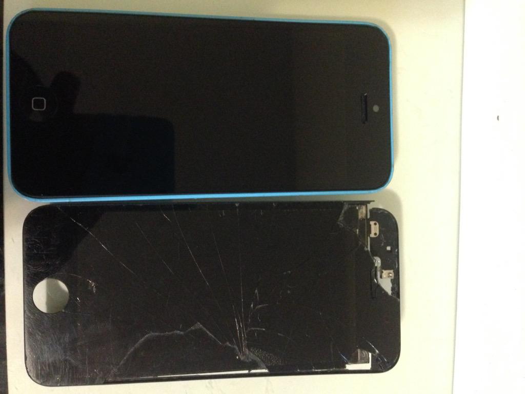 UCrack_QFix's tweet photo. OG Maco IPhone 5c🎉📱

#UCQF http://t.co/UsEkaOYHqQ