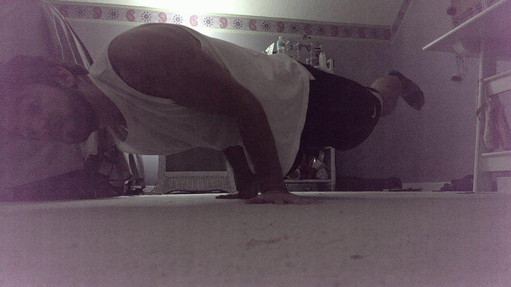 SeanayMayonay's tweet image. Balance of the hands #poorlighting