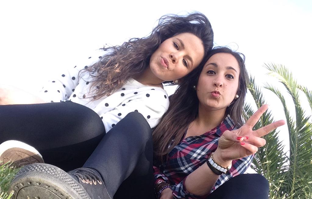 MayteGalache's tweet photo. Mini book con mi @marimuri 😘❤️ http://t.co/UHokaLxKGu