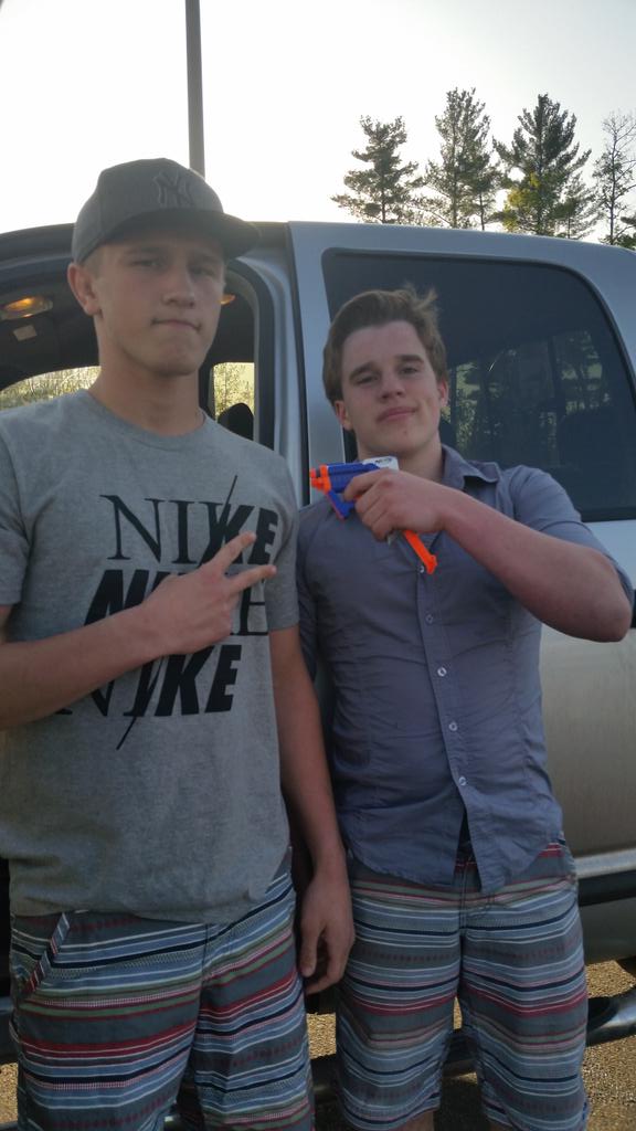 6packnerfattack's tweet photo. @grhsnerf 1 down for six pack we got Jackson shauer of @baconatorsnerf @wilkangas17 got him http://t.co/Pgv8jnQPpv