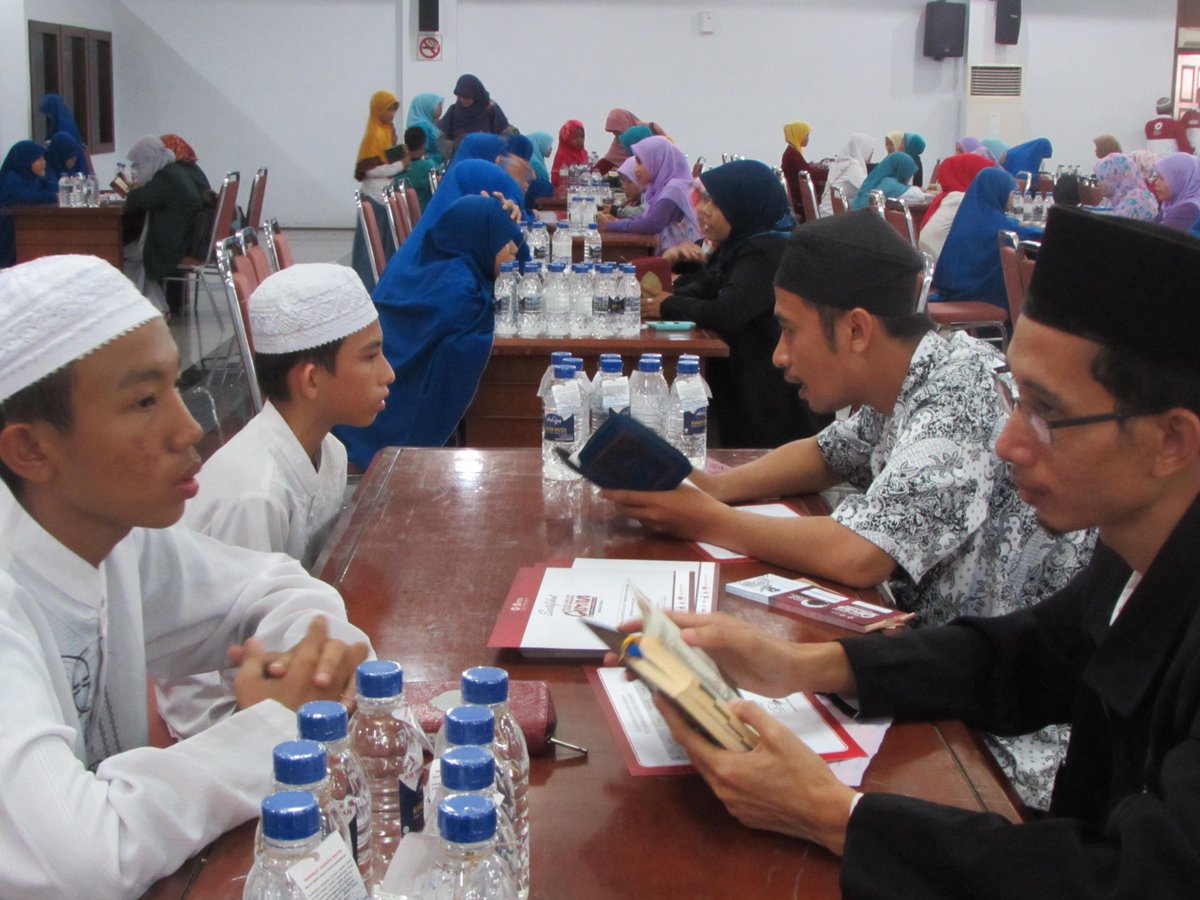 Daarul_Quran's tweet photo. 5. Sementara itu mereka yang mengikuti ujian hafalan Quran sebanyak 2.500 orang. #HARSENA2015 http://t.co/akunyoCz1U