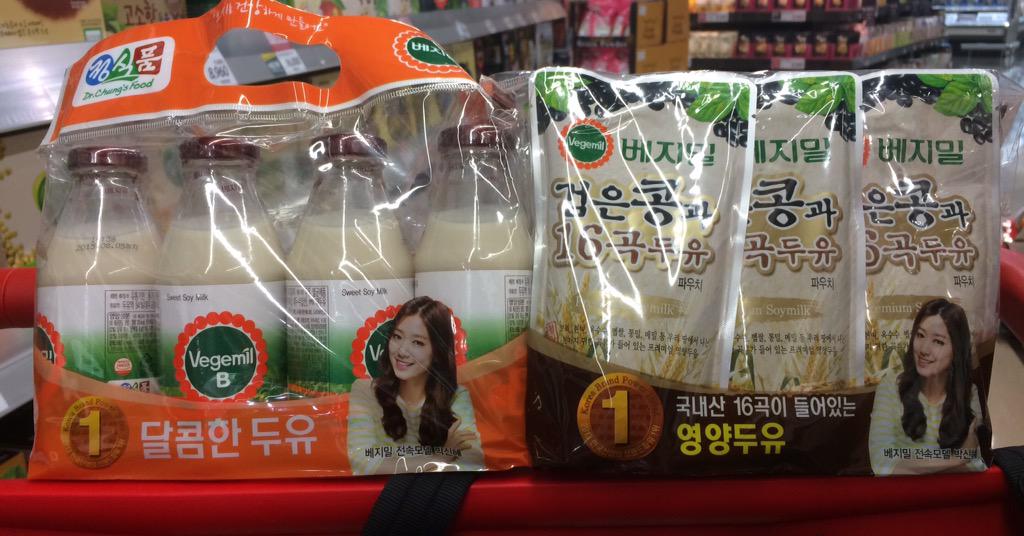 oaklive's tweet photo. Really enjoy grocery shopping here...☺️ #ParkShinHye #Vegemil #LotteMart #Jamsil http://t.co/RDBsGug53L