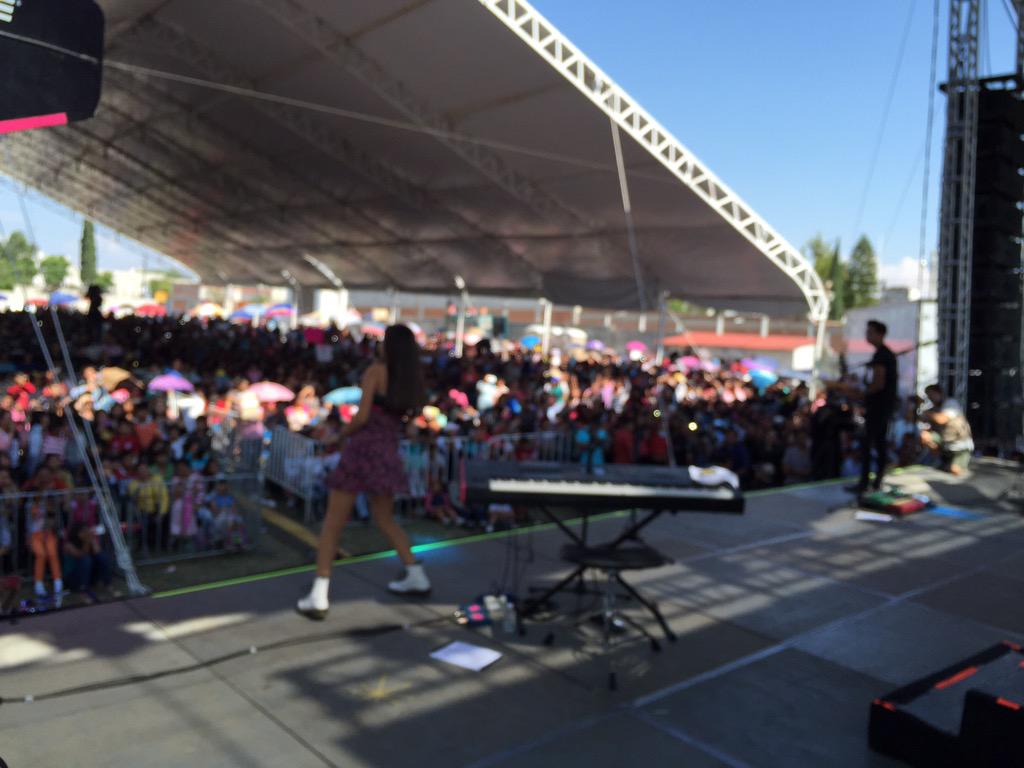NRArtistas's tweet photo. Gran Éxito de @VazquezSounds Cuautepec y Tezontepec, mas de 15 Mil Personas en cada show, Gracias a @omarfayad http://t.co/zyHIpa18de