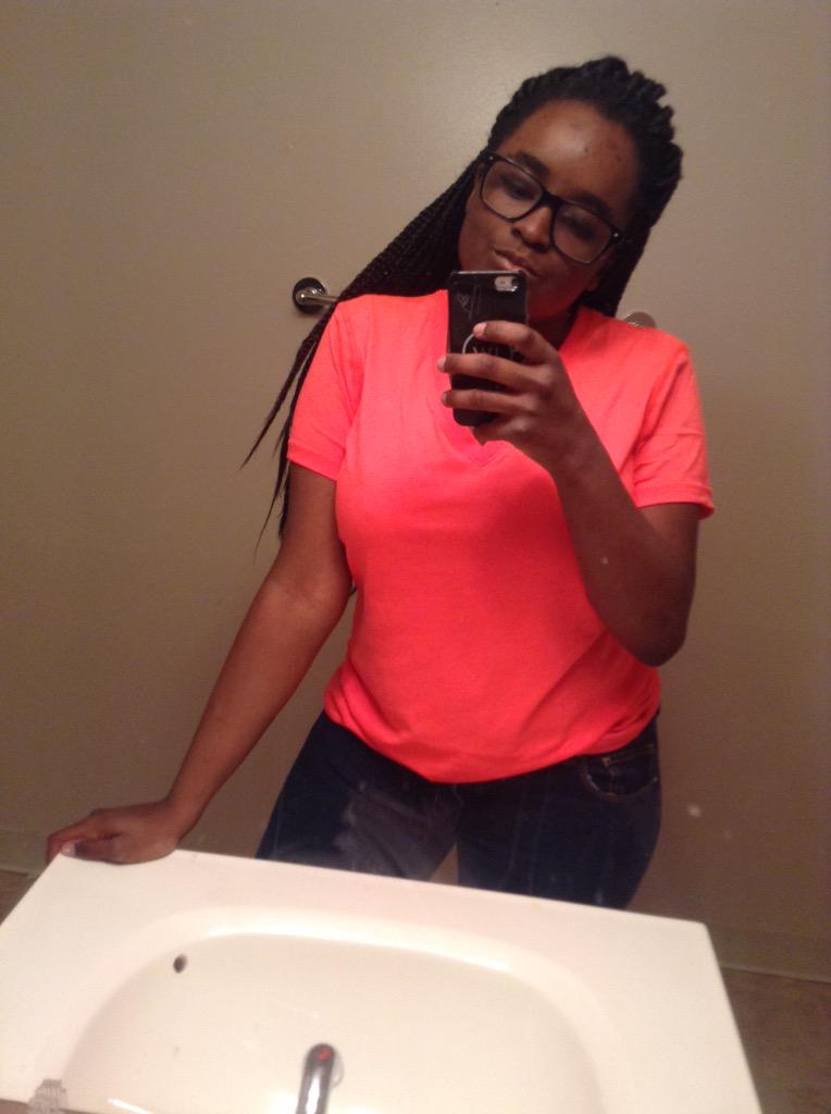 nicholebby's tweet photo. i luv being black 💓💓💓 #MelaninMonday http://t.co/vYp1UVkIl3