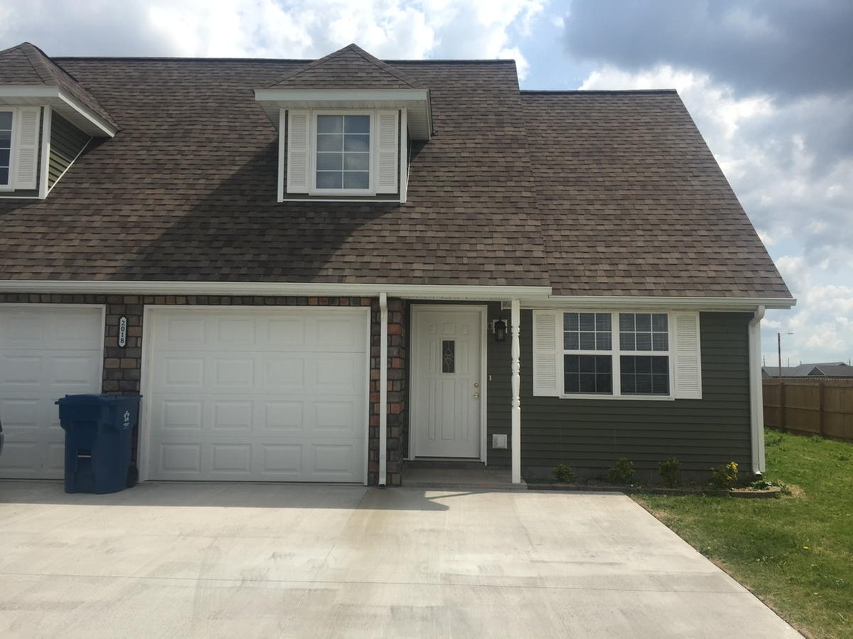 deeleeda's tweet image. Our new digs starting in June #frontstoop