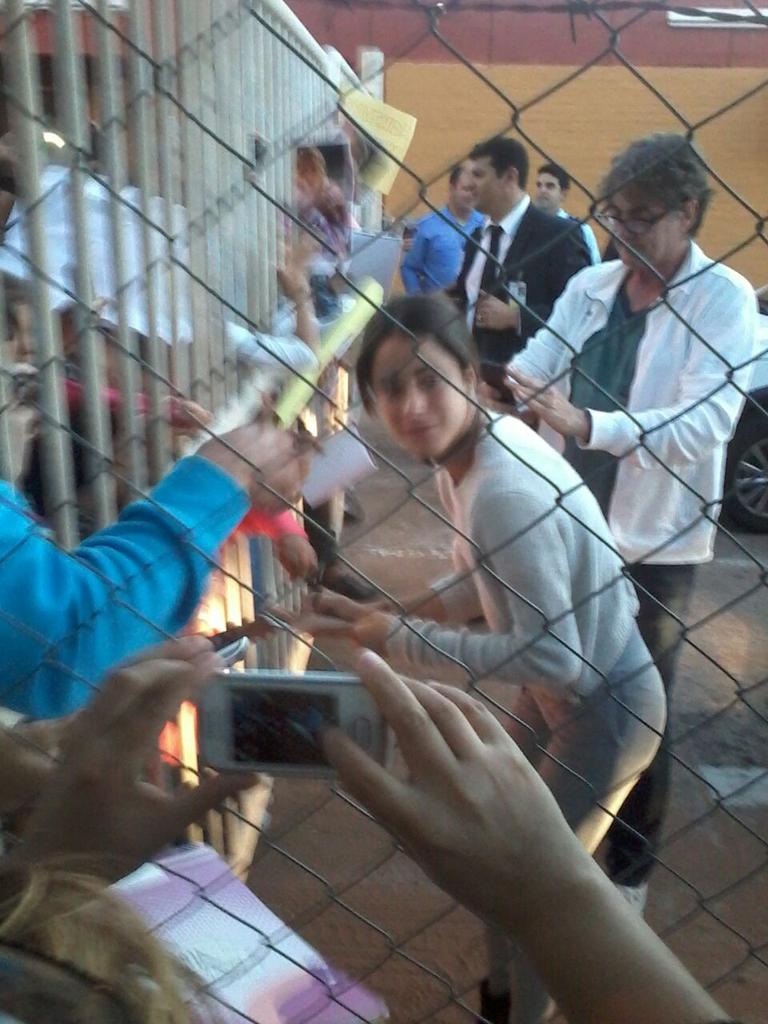 SolcitoRoca's tweet photo. Tini en Paraguay http://t.co/6kb7lq2Jky