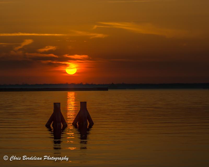 buffcleb's tweet photo. Falling #Sun on #Buffalo @OuterHarborPark
http://t.co/b1lFFbd5Id
#sunset #seascape @BuffaloNiagara @BEAUTIFULPlCS http://t.co/uYUPCsDgQP