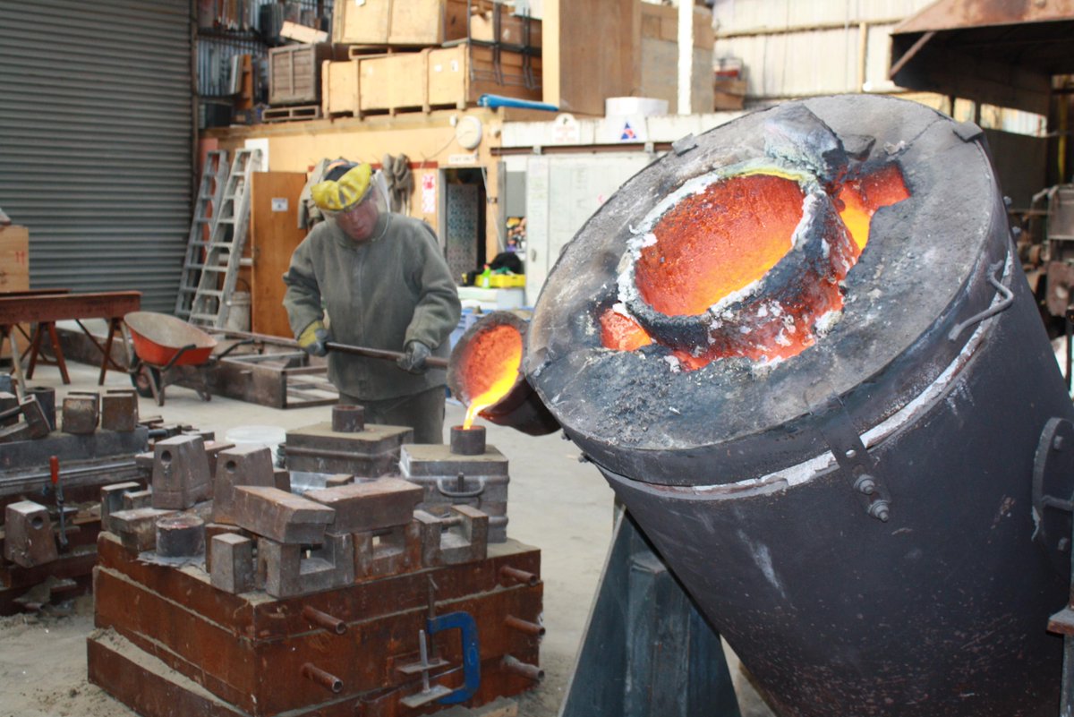 Leslie helping pour #bronze into #sandmoulds
#photoofday