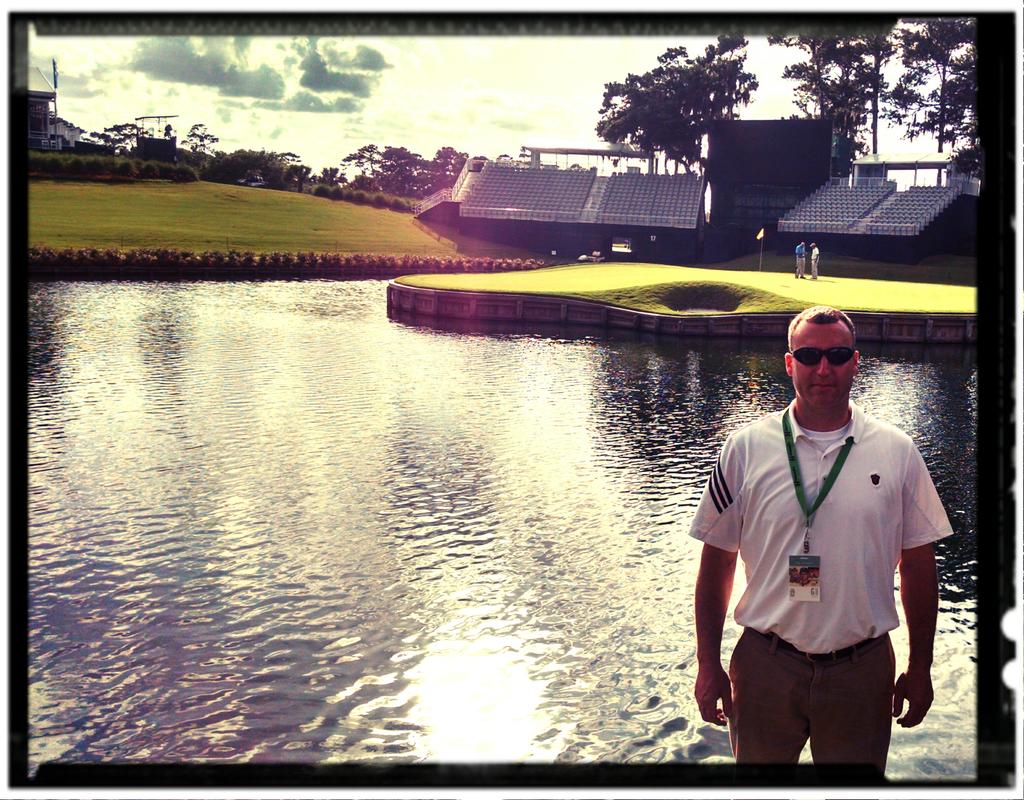 FTOhort's tweet photo. Working tonight on Tree Island. Feel privileged to stand here. #tpc #sawgrass #17 http://t.co/HGzGKqjnE2