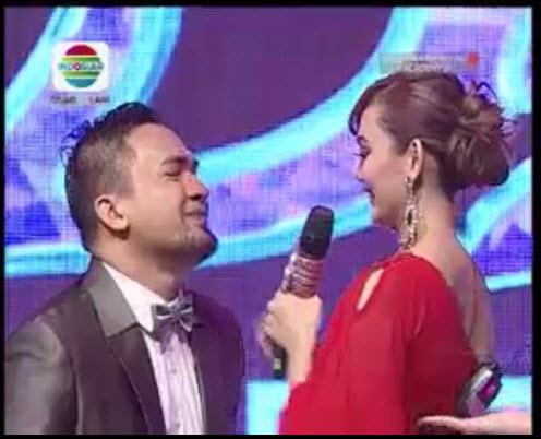 saipulrina_Fans's tweet photo. Hay semua...siapa aja nih yang kangen duet abang @saipul_jamil dan tth @Rina_Nose #SJRN 😘😘 http://t.co/tgV7QKeE4V