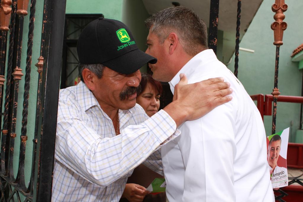 alunacanales's tweet photo. ¡Gracias a los vecinos de la colonia 26 de marzo, por tan excelente tarde!Con ustedes #LaEstamosArmando @Inocencio_AW http://t.co/Qvk7bs0Ovx