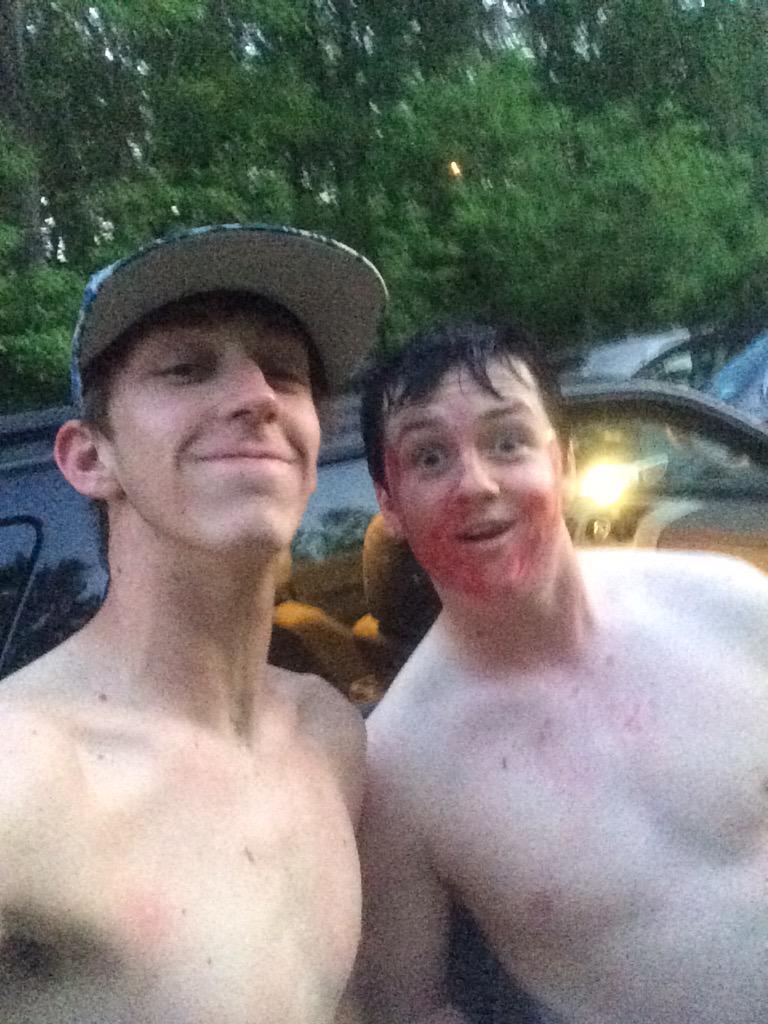 alex_arrowood97's tweet photo. Muck wars tonight #whyiYL #MuckWars @tshendrix10 @gFunk222 http://t.co/JWLeUJlfY8