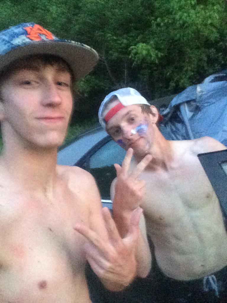 alex_arrowood97's tweet photo. Muck wars tonight #whyiYL #MuckWars @tshendrix10 @gFunk222 http://t.co/JWLeUJlfY8