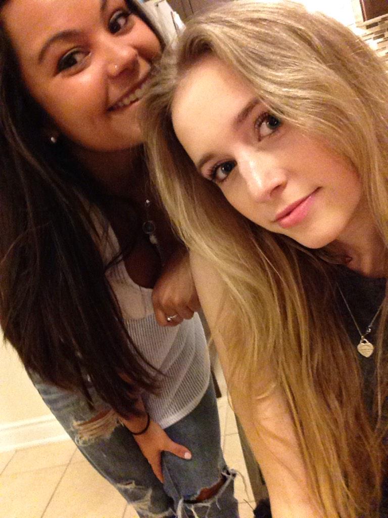 Happy birthday to my lovely sarry 👭💚🎁 <a href="/sarbraithwaite/">Sarah 🏹🏹🏹🏹🏹🏹</a> love u 🌸🌸🌸