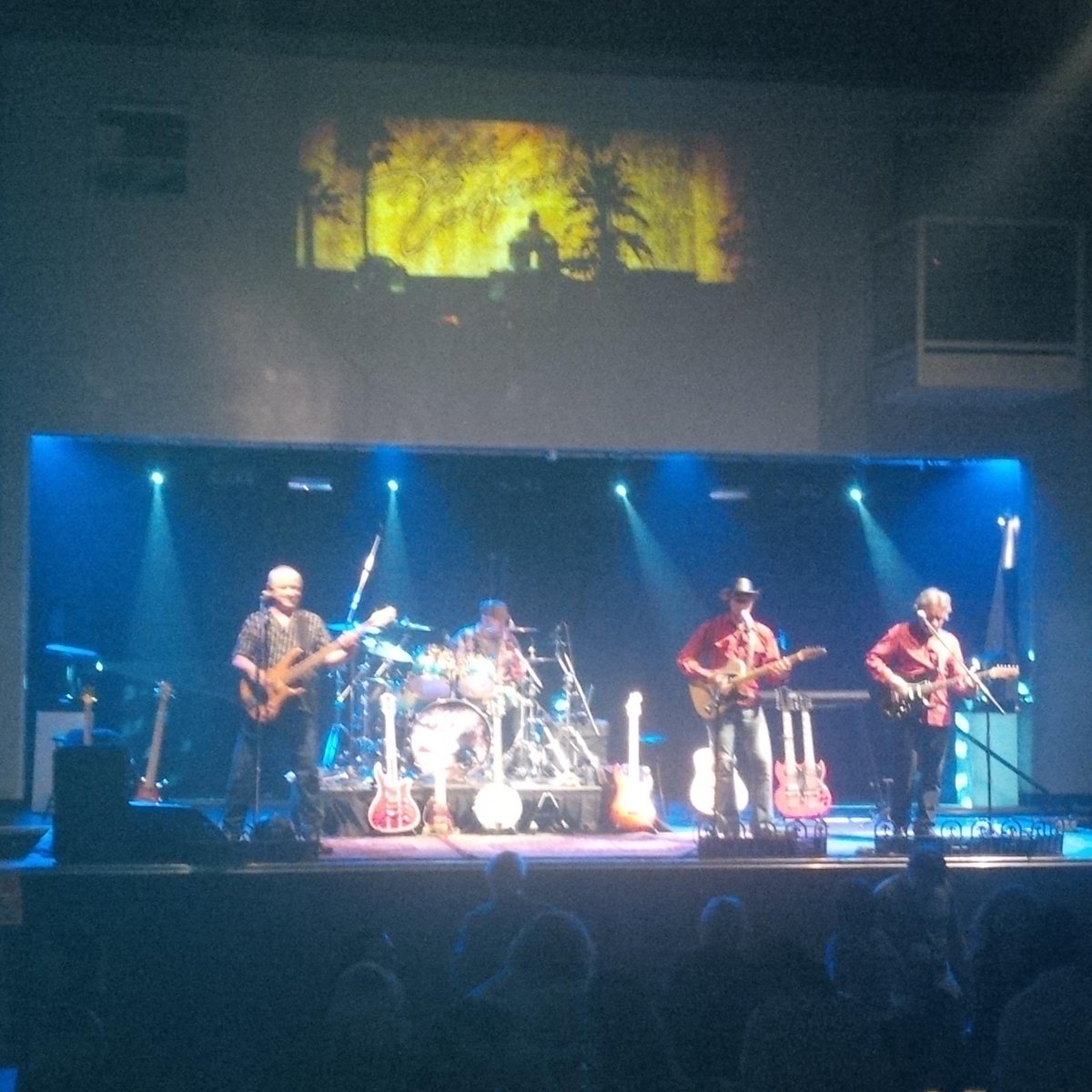 purepants02's tweet photo. #oucc2015 @tegile @Tegile_Sal #thinkEaglesnotRush Great cover band! http://t.co/bJVmoVmKdU