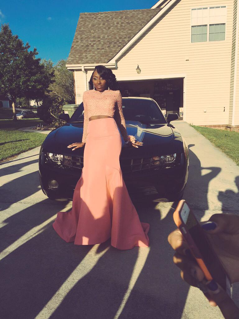 MaryAnnLouisee's tweet photo. I mean who do it better than me and my bestfriend😂😛😍😌 @1zharia_ #wedothisshit #prom2k15 #wewin #itsabffthing🍫&🍦 http://t.co/h5WnHzxr6I
