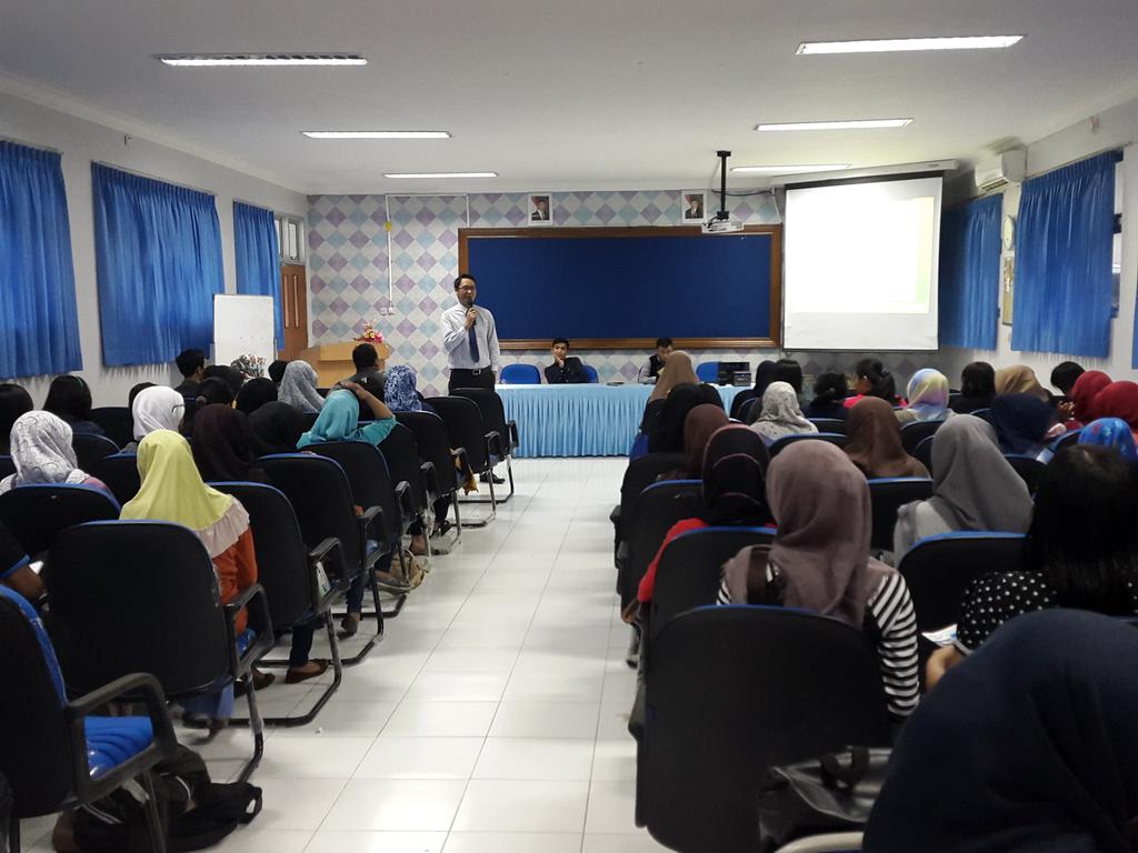 inlingua_ef's tweet photo. Now, Mr. Aris Abdilah from ELC have presentation about ELC Education and matery about TOEFL http://t.co/Z7bI90YIJT