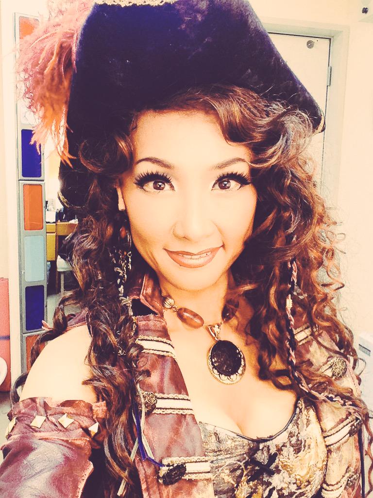 megumihamada's tweet photo. この人も  なかなか  いけてた。

ルイザさん(*^◯^*)

海賊船の上、皆んなとワイワイ、楽しかった*\(^o^)/* http://t.co/yiyV7rpRCc